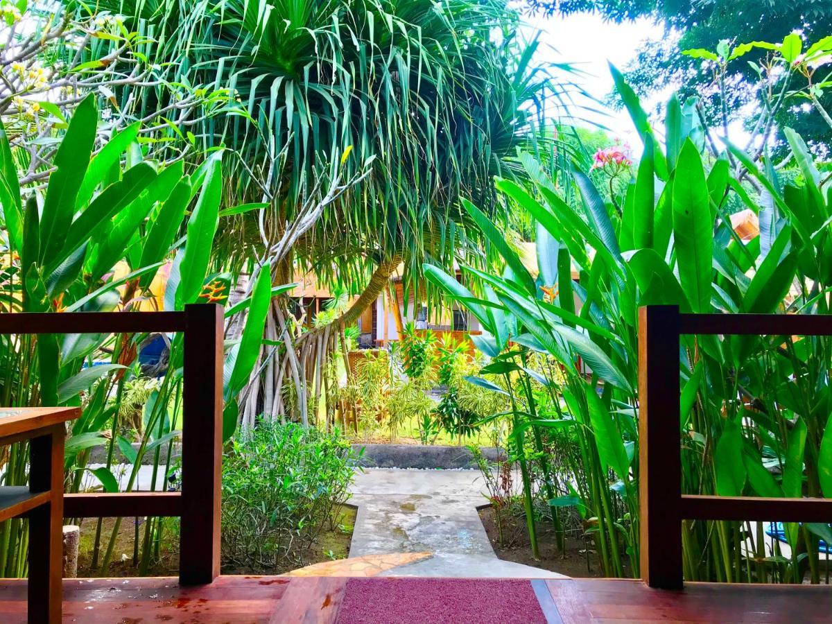 Cotton Tree Cottages Gili Trawangan Exterior photo